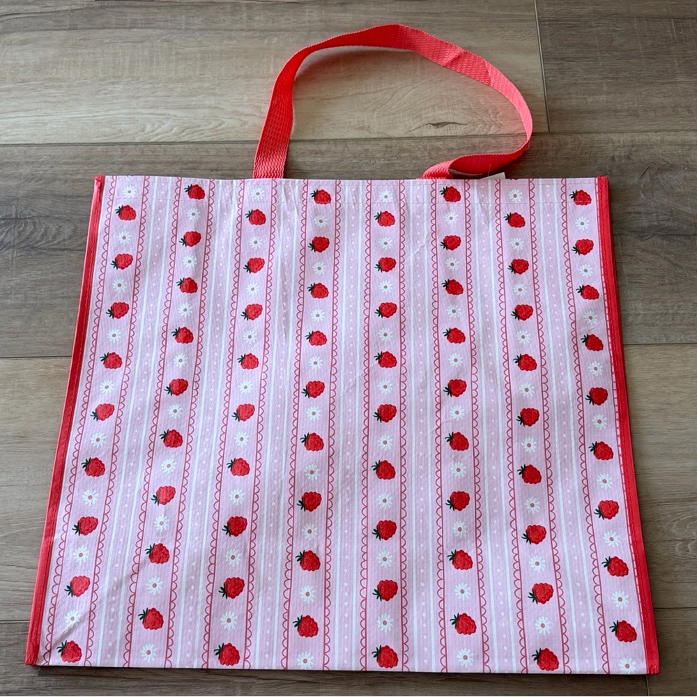 Raspberry Daisy print tote bag